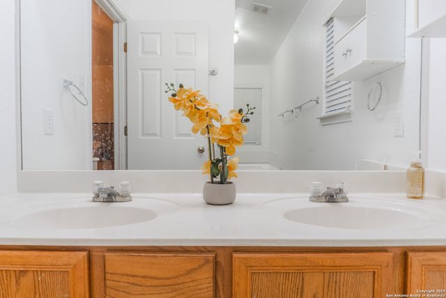 8502 CHICKASAW BLF, Converse, TX 78109