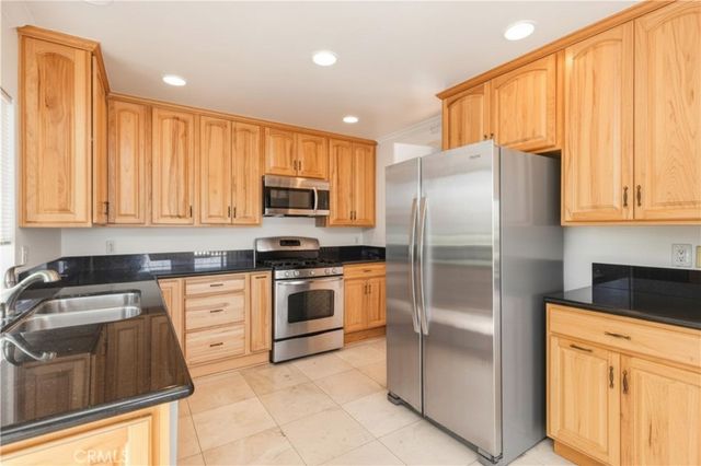 27 Palos 63, Irvine, CA 92612