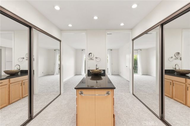 27 Palos 63, Irvine, CA 92612