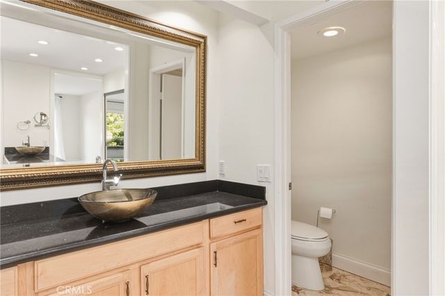 27 Palos 63, Irvine, CA 92612
