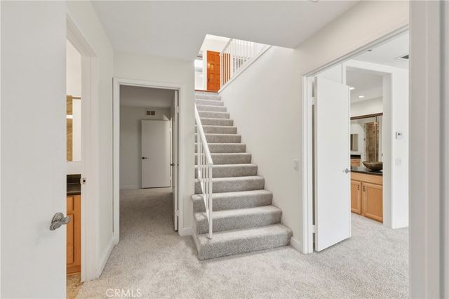 27 Palos 63, Irvine, CA 92612