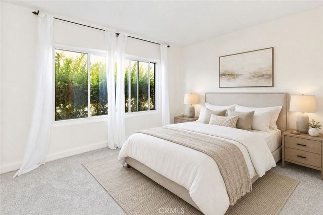 27 Palos 63, Irvine, CA 92612