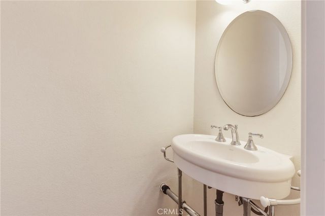 27 Palos 63, Irvine, CA 92612