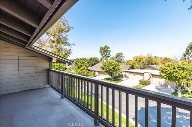 27 Palos 63, Irvine, CA 92612