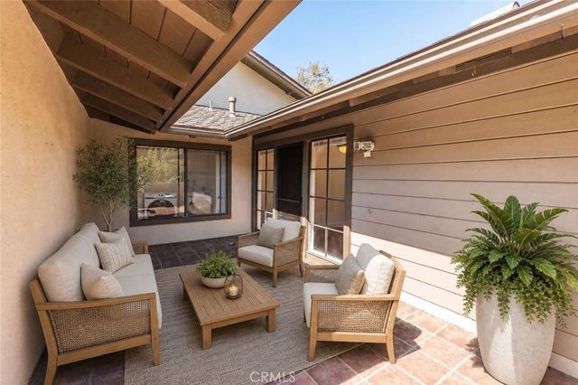 27 Palos 63, Irvine, CA 92612
