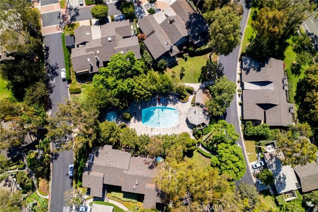 27 Palos 63, Irvine, CA 92612