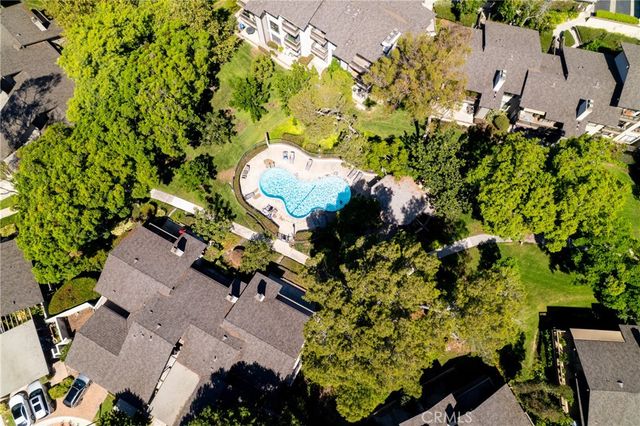 27 Palos 63, Irvine, CA 92612