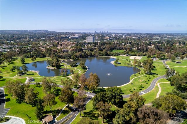27 Palos 63, Irvine, CA 92612