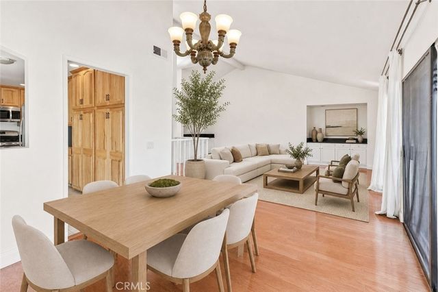 27 Palos 63, Irvine, CA 92612