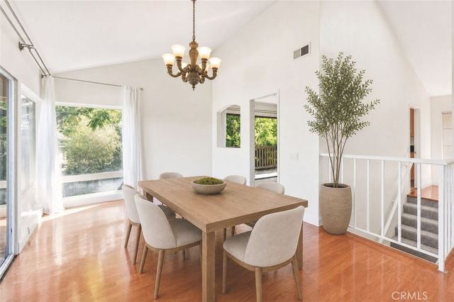27 Palos 63, Irvine, CA 92612
