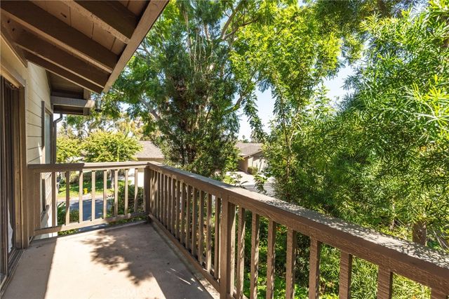 27 Palos 63, Irvine, CA 92612
