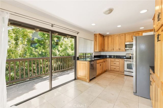 27 Palos 63, Irvine, CA 92612