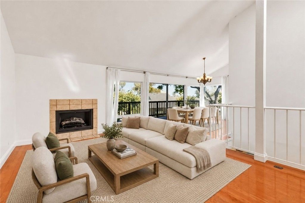 27 Palos 63, Irvine, CA 92612