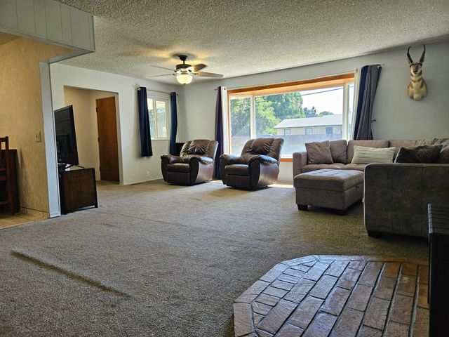 4514 Summers Lane, Klamath Falls, OR 97603
