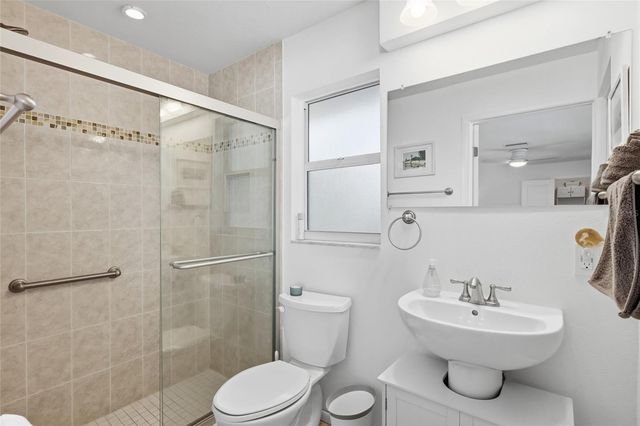 2812 AVENUE B, Holmes Beach, FL 34217