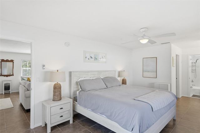 2812 AVENUE B, Holmes Beach, FL 34217