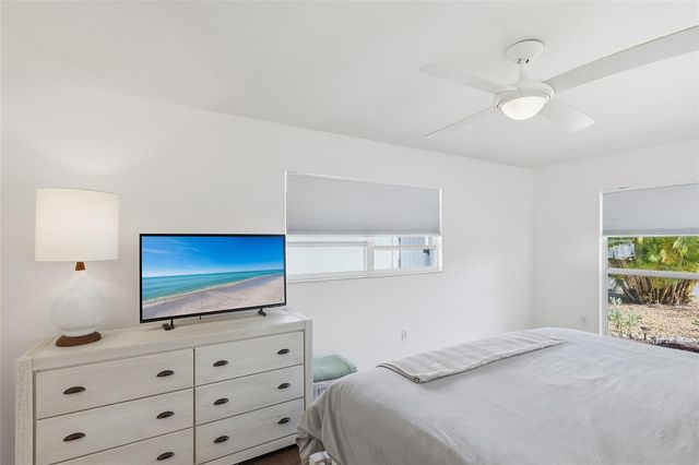 2812 AVENUE B, Holmes Beach, FL 34217