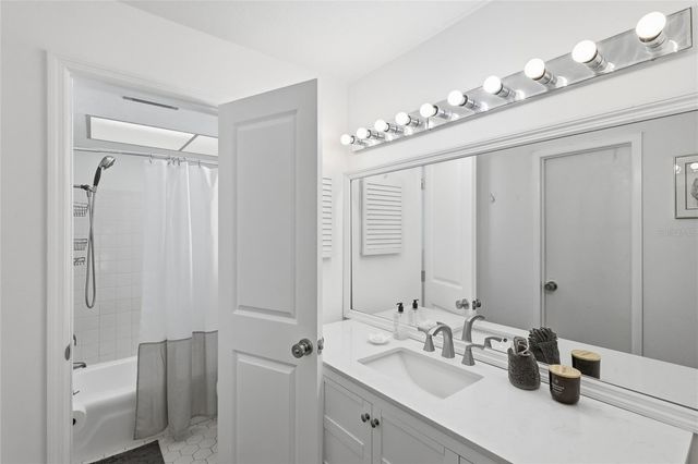 2812 AVENUE B, Holmes Beach, FL 34217