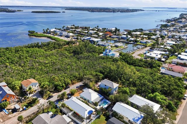 2812 AVENUE B, Holmes Beach, FL 34217