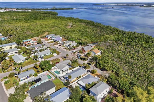 2812 AVENUE B, Holmes Beach, FL 34217