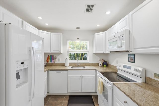 2812 AVENUE B, Holmes Beach, FL 34217