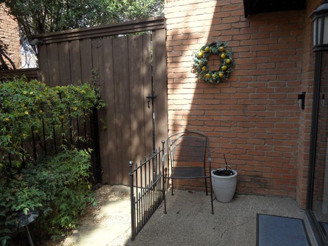 5731 Remington Park Square, Dallas, TX 75252