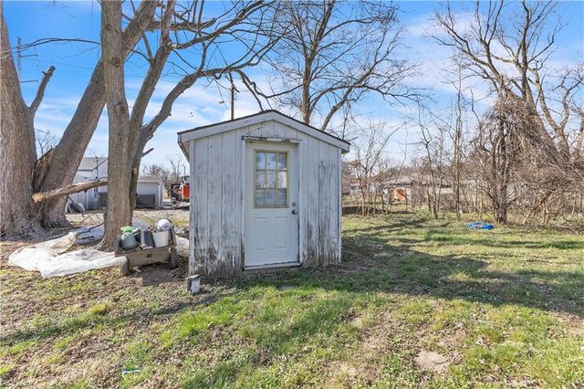 1020 7th Avenue, St Joseph, MO 64505