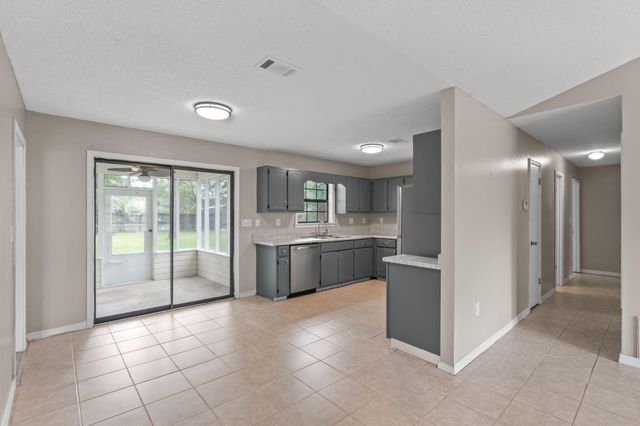 200 W Walker Circle, Crestview, FL 32539