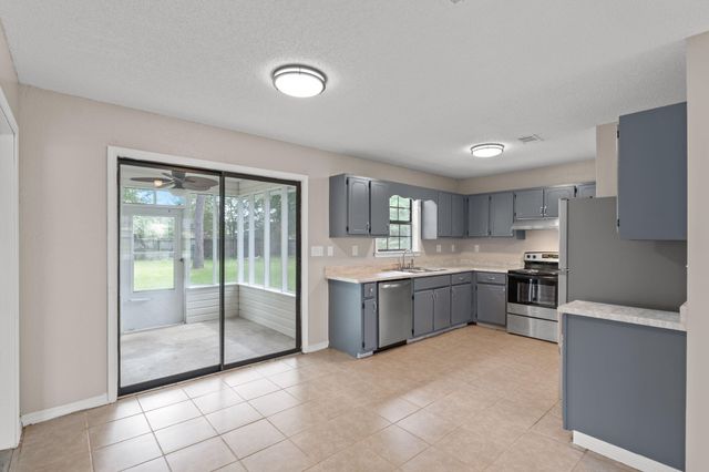200 W Walker Circle, Crestview, FL 32539