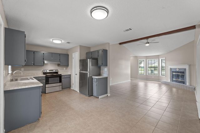 200 W Walker Circle, Crestview, FL 32539
