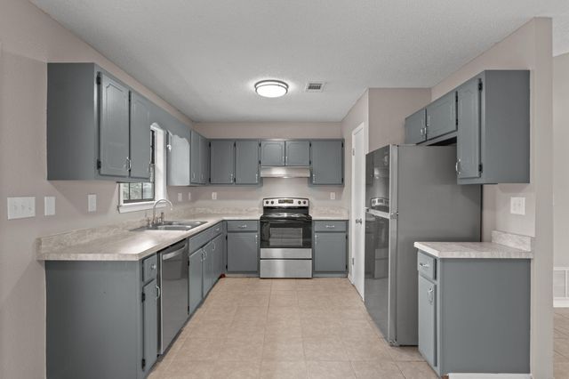 200 W Walker Circle, Crestview, FL 32539
