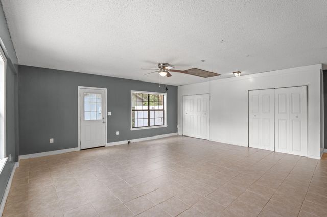 200 W Walker Circle, Crestview, FL 32539