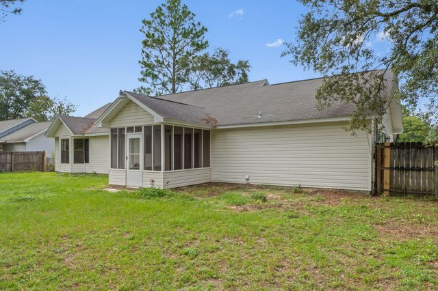 200 W Walker Circle, Crestview, FL 32539