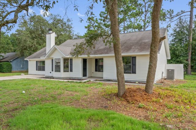200 W Walker Circle, Crestview, FL 32539