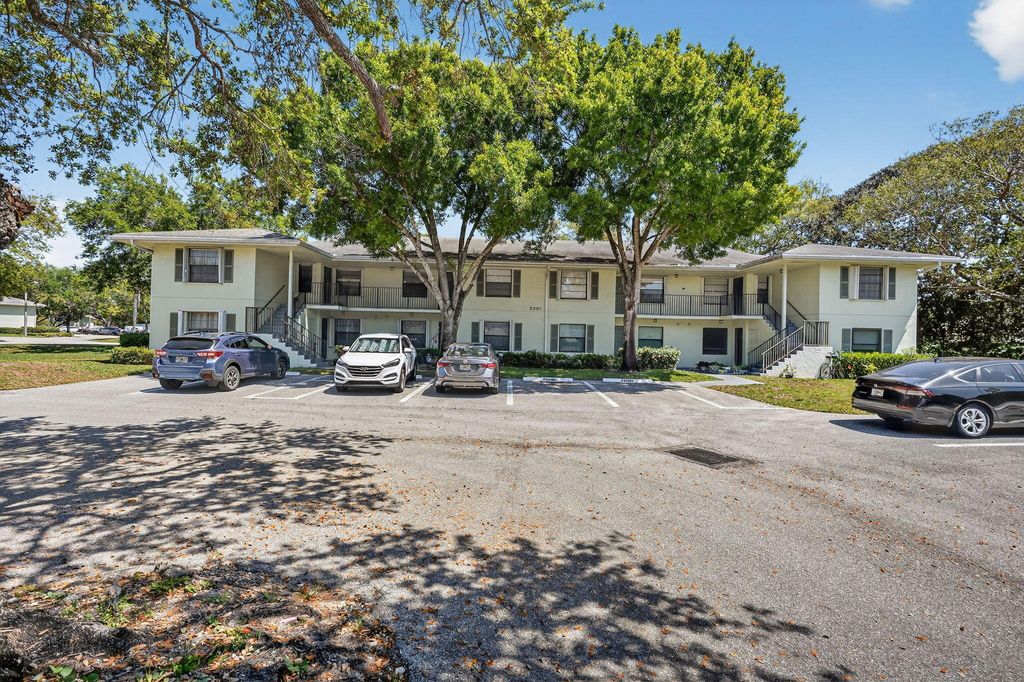 2301 Sabal Ridge Court H, Palm Beach Gardens, FL 33418