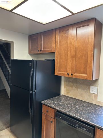 1363 Ridgecrest Rd, Pinole, CA 94564