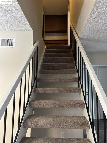 1363 Ridgecrest Rd, Pinole, CA 94564