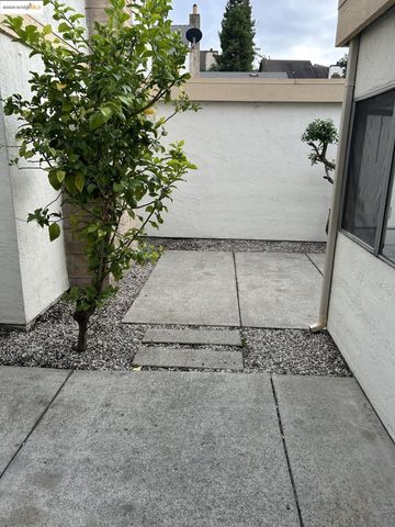 1363 Ridgecrest Rd, Pinole, CA 94564