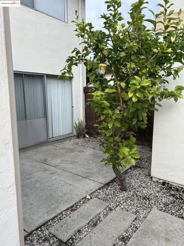 1363 Ridgecrest Rd, Pinole, CA 94564