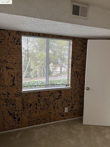 1363 Ridgecrest Rd, Pinole, CA 94564