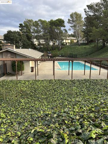 1363 Ridgecrest Rd, Pinole, CA 94564