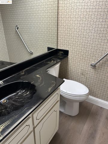 1363 Ridgecrest Rd, Pinole, CA 94564