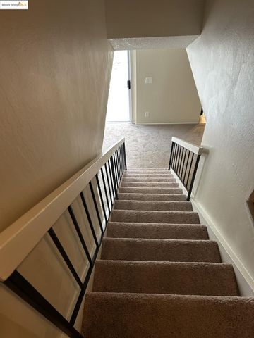 1363 Ridgecrest Rd, Pinole, CA 94564