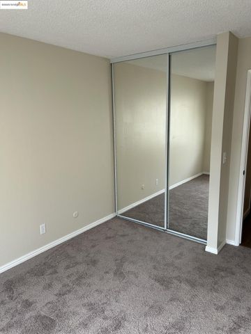 1363 Ridgecrest Rd, Pinole, CA 94564