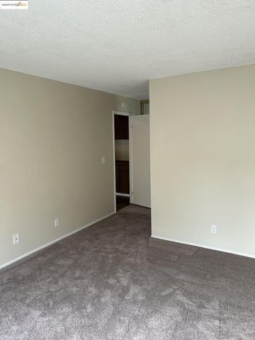 1363 Ridgecrest Rd, Pinole, CA 94564