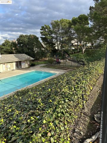 1363 Ridgecrest Rd, Pinole, CA 94564