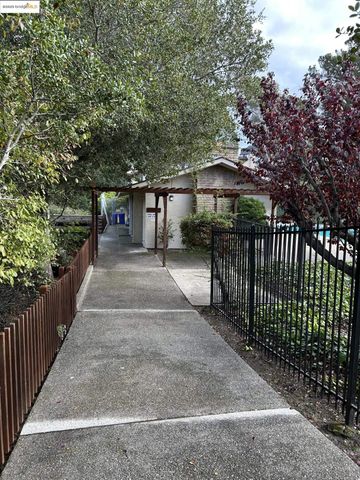 1363 Ridgecrest Rd, Pinole, CA 94564