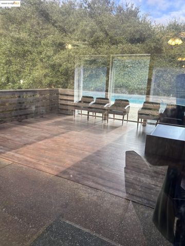 1363 Ridgecrest Rd, Pinole, CA 94564