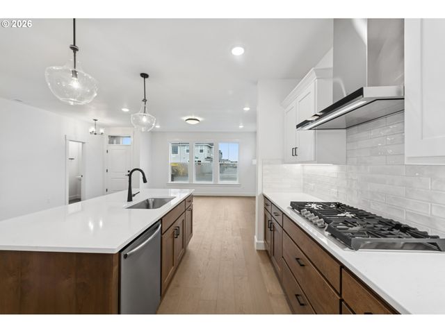 8565 Se Crescent Dr, Hillsboro, OR 97129
