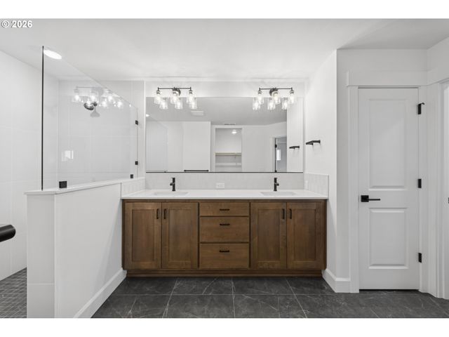 8565 Se Crescent Dr, Hillsboro, OR 97129